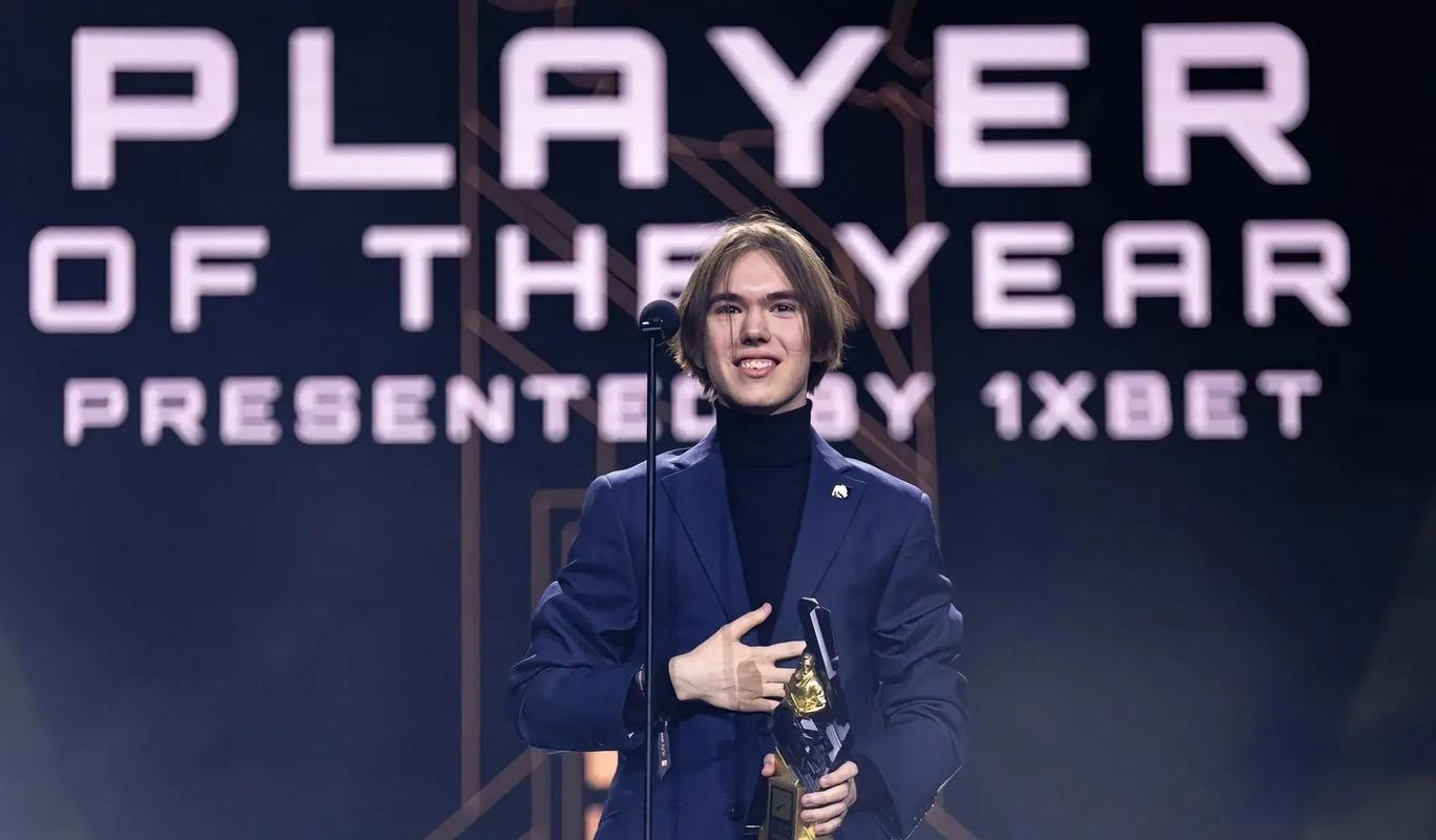 英雄联盟LPL夏季赛：FPX慢热憾负，粉丝们直称吐血